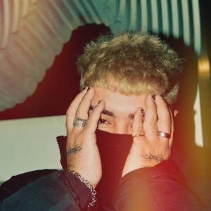 ดาวน์โหลดและฟังเพลง FELIZ HALLOWEEN (Explicit) พร้อมเนื้อเพลงจาก Emmer