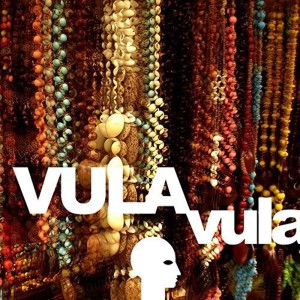 Dengarkan Dusk lagu dari Vula dengan lirik