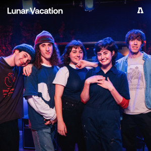 Dengarkan lagu Gears (Audiotree Live Version) nyanyian Lunar Vacation dengan lirik