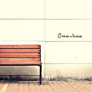 Listen to 편의점 song with lyrics from 吴贤兰