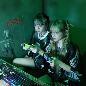 Listen to Rainbow6 (feat. 友達) song with lyrics from Satomi Shigemori