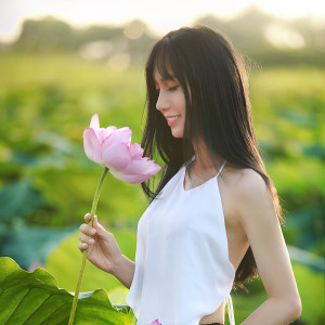 Listen to Tát Nước Đầu Đình song with lyrics from Lynk Lee