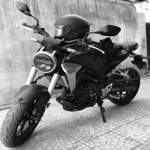 Dengarkan Moto lagu dari Jamin dengan lirik