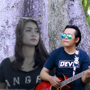 Listen to Aku Bahagia song with lyrics from Abdul Hadi