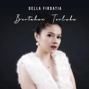Album Bertahan Terluka oleh Della Firdatia