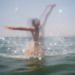 收聽Ariel Gold的Sea歌詞歌曲