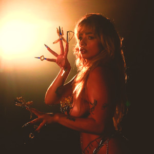 Listen to LATINA SAFADA song with lyrics from MÍLIAN DOLLA