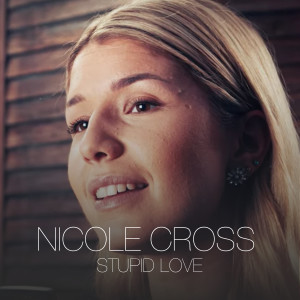 收听Nicole Cross的Stupid Love歌词歌曲