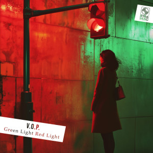ดาวน์โหลดและฟังเพลง Green Light Red Light พร้อมเนื้อเพลงจาก V.O.P.