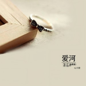 Listen to 爱河 (温柔版) song with lyrics from 心大俊