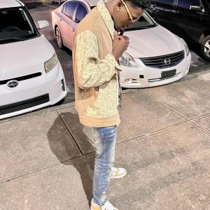 ดาวน์โหลดและฟังเพลง On it (feat. Lmb) (Explicit) พร้อมเนื้อเพลงจาก 4Point Breezy