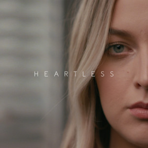 Dengarkan lagu Heartless (Explicit) nyanyian Julia Sheer dengan lirik