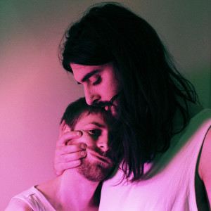 Listen to Couleur amoureux song with lyrics from Johnny & The Volumes