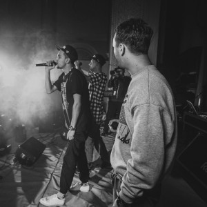 收听ТРОЕРАЗНЫХ的Три гуд ра (Explicit)歌词歌曲