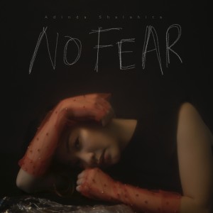 Dengarkan lagu No Fear nyanyian Adinda Shalahita dengan lirik