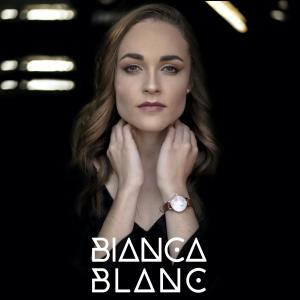ดาวน์โหลดและฟังเพลง Step Right Up พร้อมเนื้อเพลงจาก Bianca Blanc