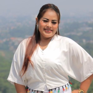 Dengarkan Mantan Terindah lagu dari Lely Tanjung dengan lirik
