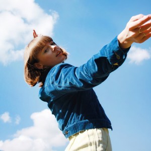 收聽Ea Kaya的Cruel To Be Kind歌詞歌曲