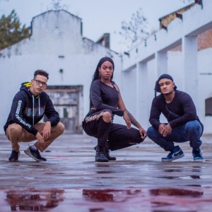 ดาวน์โหลดและฟังเพลง Dono da Festa พร้อมเนื้อเพลงจาก Grupo Mixtape