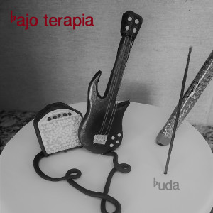 Listen to Bajo la misma estrella song with lyrics from Buda