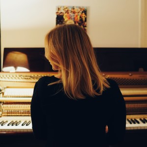 ดาวน์โหลดและฟังเพลง Morningside พร้อมเนื้อเพลงจาก Joanna Kucharczyk