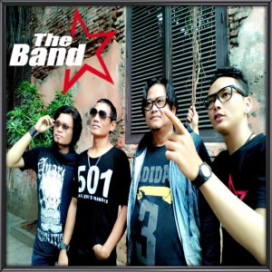 Dengarkan Met Ultah lagu dari The Band dengan lirik