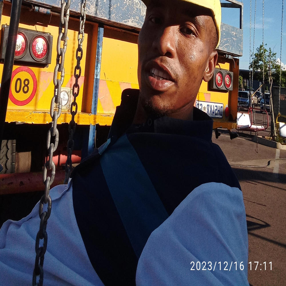 Hlompha batswadi (feat. Kutlwiey De Vocalist)