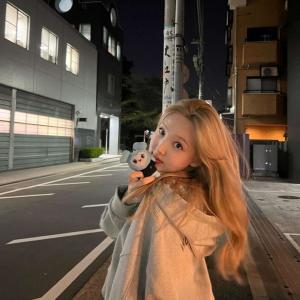 Dengarkan lagu love countdown nyanyian may dengan lirik