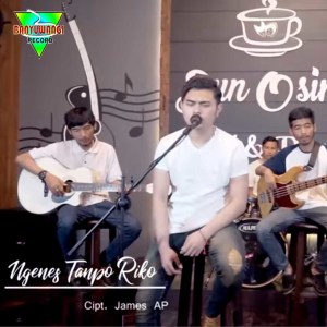 收听Nanda Feraro的Ngenes Tanpo Riko歌词歌曲