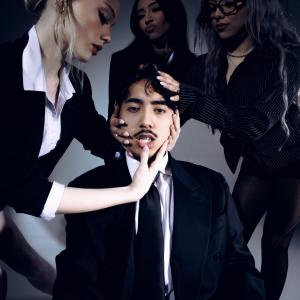 ดาวน์โหลดและฟังเพลง Don't Be Late พร้อมเนื้อเพลงจาก Dyson