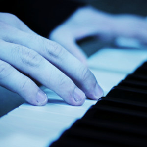 Listen to Cry song with lyrics from Jurrivh