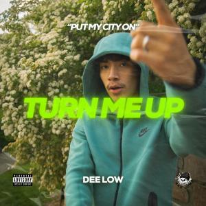 ดาวน์โหลดและฟังเพลง Turn Me Up (Explicit) พร้อมเนื้อเพลงจาก Dee Low