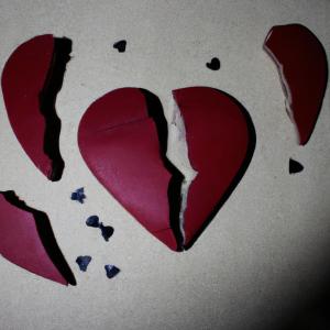 Album Melodrama y corazones rotos oleh Kerubin