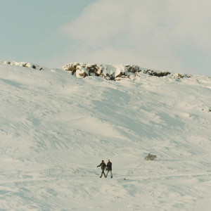 Dengarkan All About You (Feat. GRAM) lagu dari 수우 (soowoo) dengan lirik