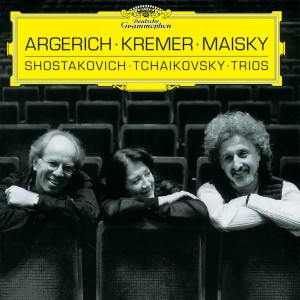 收聽Martha Argerich & Alexandre Rabinovitch的Applause (Live)歌詞歌曲