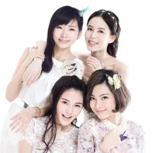 Listen to Ji Bai Wan Fen Zhi Yi song with lyrics from 袁紫侨