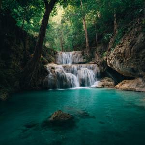 ดาวน์โหลดและฟังเพลง Strong Waterfall Sounds for Relaxing Music พร้อมเนื้อเพลงจาก Waterfall Sounds