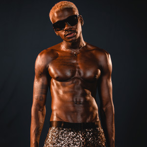 Dengarkan lagu Onkomayo Acoustic nyanyian Grenade Official dengan lirik