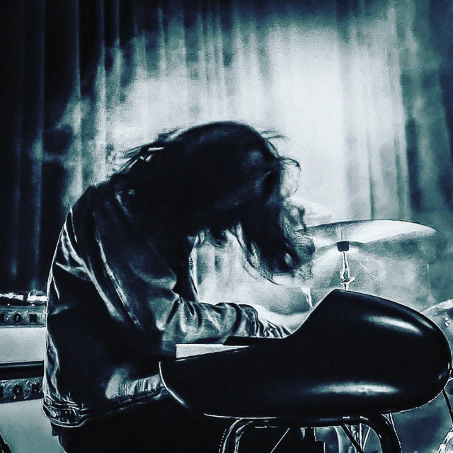 Dengarkan lagu Beyond The Valley (Live) nyanyian Palace of the King dengan lirik