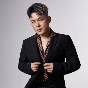 Listen to 心随意动 (伴奏) song with lyrics from 周游格