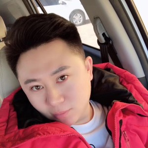 Dengarkan lagu 当爱在靠近 nyanyian 崔洋 dengan lirik