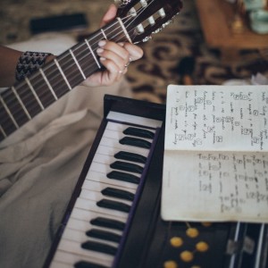 收聽MOZAMUSICID的STRONGER MUSIC歌詞歌曲