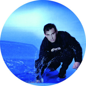 收聽Victor Perez的The Music歌詞歌曲