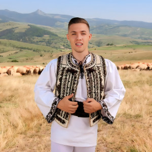 Listen to Dragi Mi-S Oile Și Stână song with lyrics from Catalin Rus