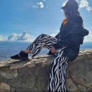 Dengarkan lagu Notorietyy (Remastered 2023) nyanyian L.E.C. dengan lirik