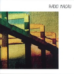 ดาวน์โหลดและฟังเพลง Até o diabo se ria พร้อมเนื้อเพลงจาก Radio Macau