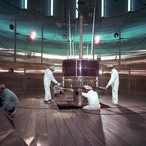 ดาวน์โหลดและฟังเพลง Emergency พร้อมเนื้อเพลงจาก Echo Chamber