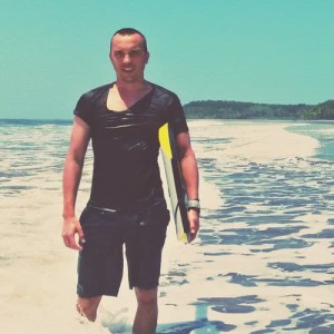 收聽Heikki Hallanoro的K歌詞歌曲