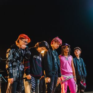 Dengarkan ACADEMY lagu dari SARAN dengan lirik