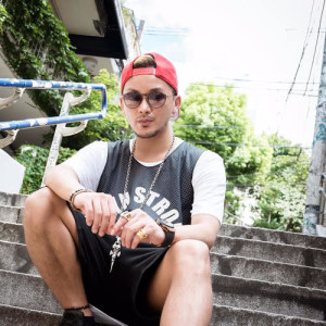 ดาวน์โหลดและฟังเพลง Sky พร้อมเนื้อเพลงจาก 唐澤有弥